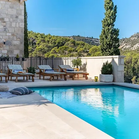 Ani! Traditional And Luxurious 4-bedroom With Heated Pool And Sea Views Vila *