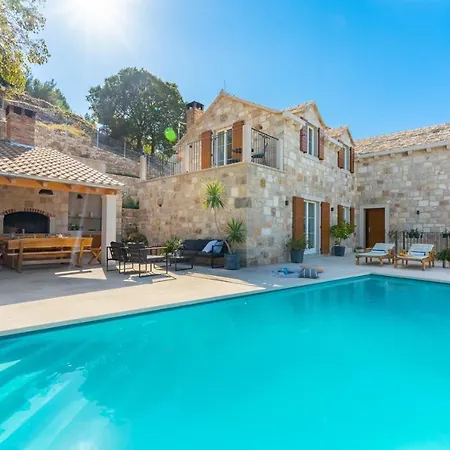 New Ani! Traditional And Luxurious 4-bedroom With Heated Pool And Sea Views * Postira