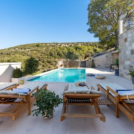 Ani! Traditional And Luxurious 4-bedroom With Heated Pool And Sea Views Postira