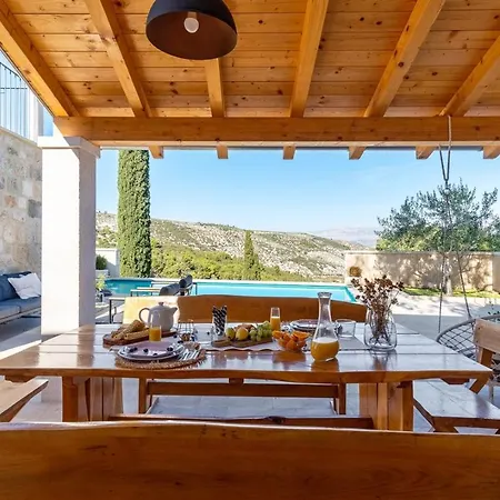 Ani! Traditional And Luxurious 4-bedroom With Heated Pool And Sea Views Vila Postira
