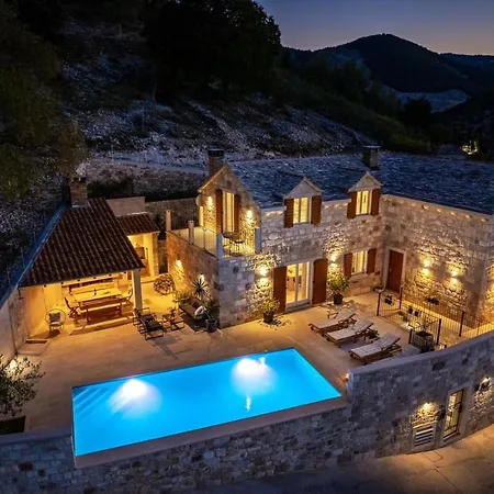 New Ani! Traditional And Luxurious 4-bedroom With Heated Pool And Sea Views Villa *