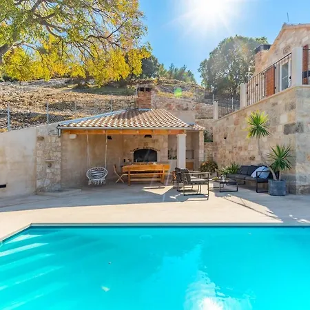 Ani! Traditional And Luxurious 4-bedroom With Heated Pool And Sea Views Vila Postira