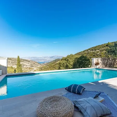 New Ani! Traditional And Luxurious 4-bedroom With Heated Pool And Sea Views * Postira