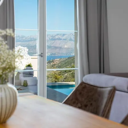 New Ani! Traditional And Luxurious 4-bedroom With Heated Pool And Sea Views Villa *