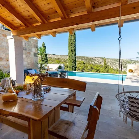 Ani! Traditional And Luxurious 4-bedroom With Heated Pool And Sea Views Vila *