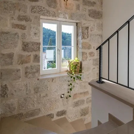 New Ani! Traditional And Luxurious 4-bedroom With Heated Pool And Sea Views Villa Postira