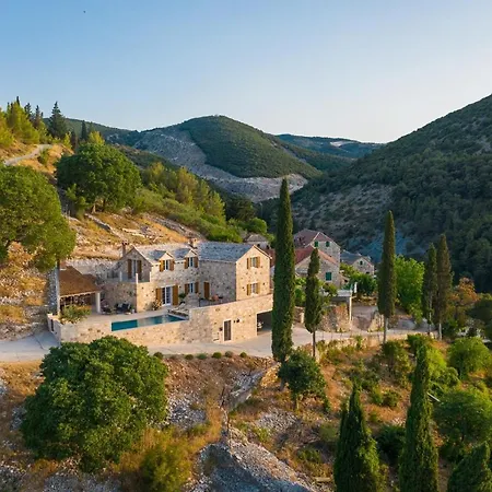 New Ani! Traditional And Luxurious 4-bedroom With Heated Pool And Sea Views *