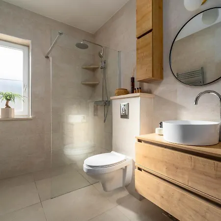 Vila Ani! Traditional And Luxurious 4-bedroom With Heated Pool And Sea Views Postira