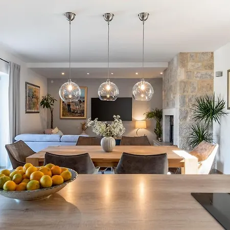 Ani! Traditional And Luxurious 4-bedroom With Heated Pool And Sea Views Postira
