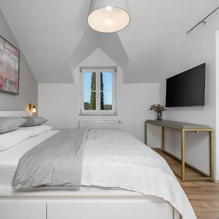 Ani! Traditional And Luxurious 4-bedroom With Heated Pool And Sea Views Vila